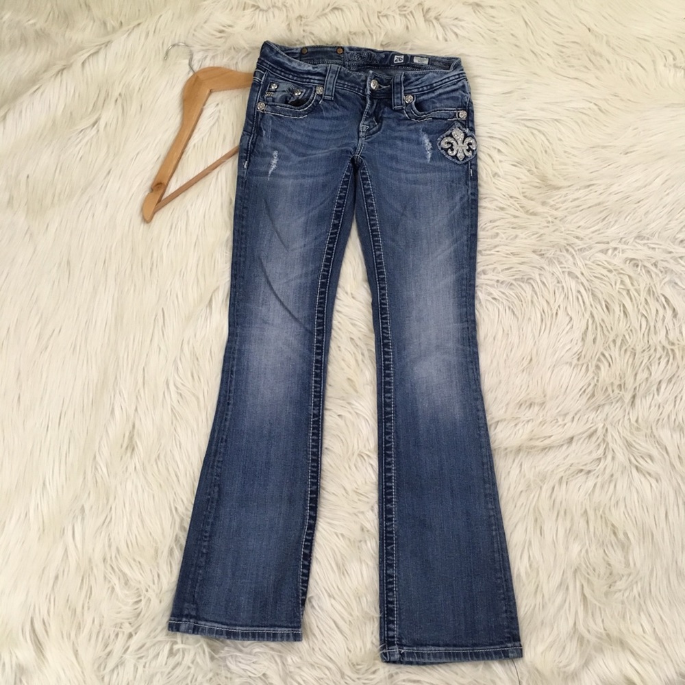 ⚜️SOLD⚜️Miss Me Buckle Embellish Bootcut Jeans - Picture 2 of 8